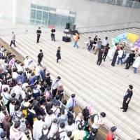 ClariS、ダイバーシティ東京プラザでコンセプトEP「淋しい熱帯魚」発売を記念して初のリリイベ開催