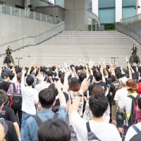 ClariS、ダイバーシティ東京プラザでコンセプトEP「淋しい熱帯魚」発売を記念して初のリリイベ開催