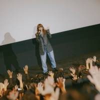 あいみょん「雰囲気をDolby Atmosで味わっていただけたら」ライブ映像作品先行上映会にサプライズ登場