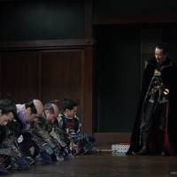北野武監督最新作『首』場面写真、不気味な笑みの“信長”加瀬亮らくせ者たち