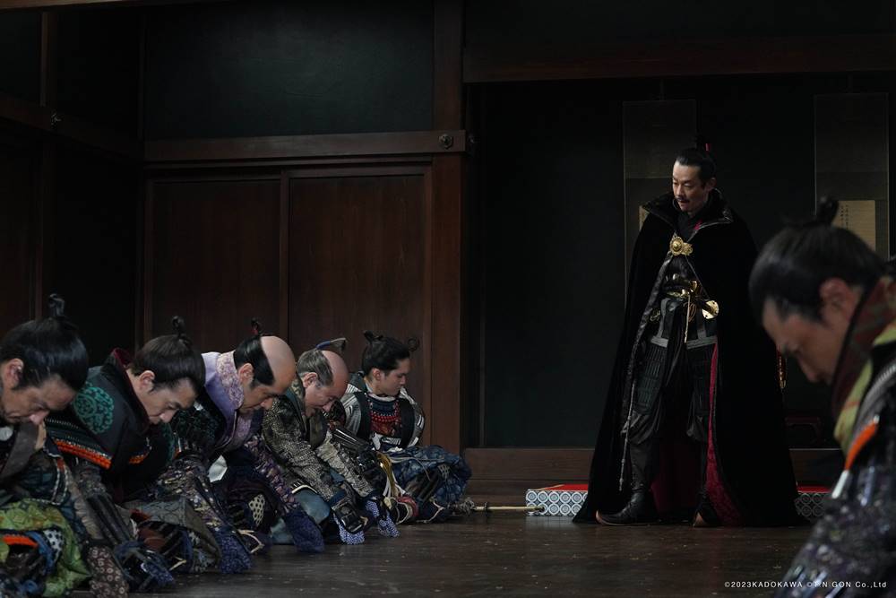 北野武監督最新作『首』場面写真、不気味な笑みの“信長”加瀬亮らくせ者たち