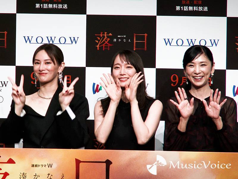 北川景子がワンショルで美デコルテ大胆、吉岡里帆はノースリ、黒木瞳はレース重ね