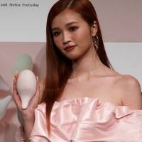 せいら、オフショルドレスで美デコルテ　リラックス時間はお風呂「毎日２時間」