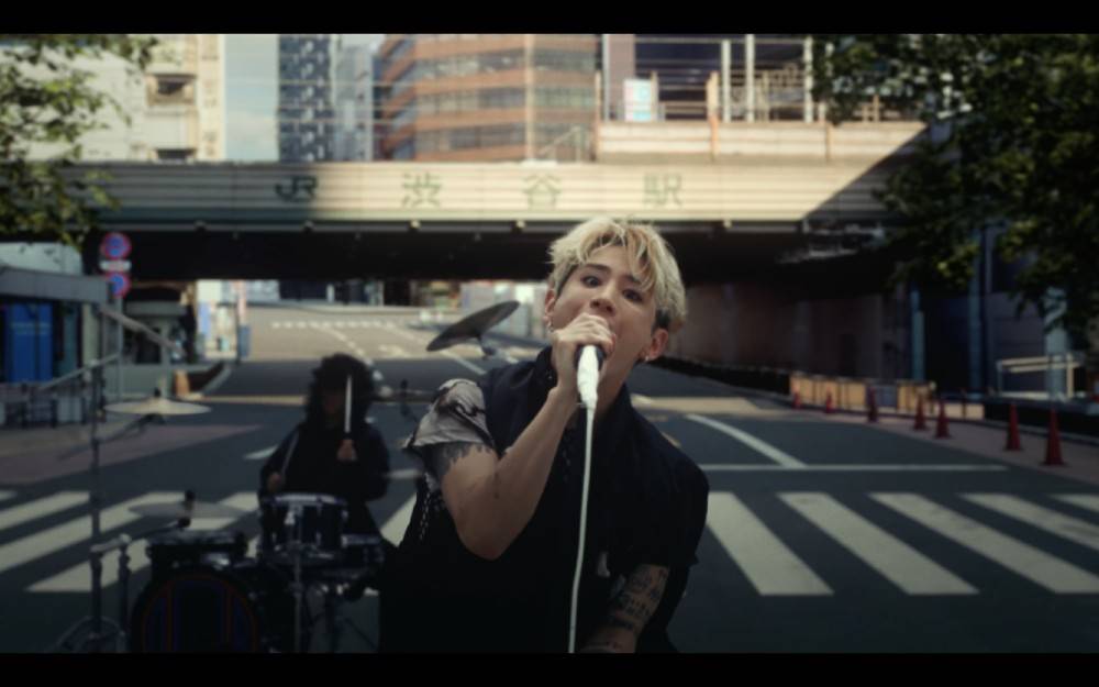 ONE OK ROCK、新曲「Make It Out Alive」×ゲームアプリ『Monster Hunter Now』MVフルバージョン公開