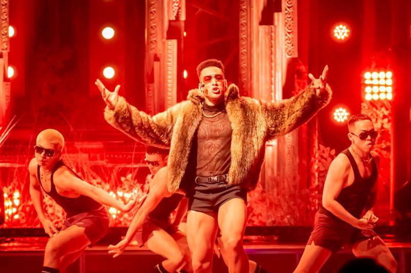 関口メンディー、『パリピ孔明』で王者の風格　歌って踊れるスーパーアーティスト役
