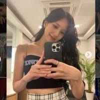 TWICE・ミナ、ミニスカコーデで大胆美脚見せ「並外れの美しさ」