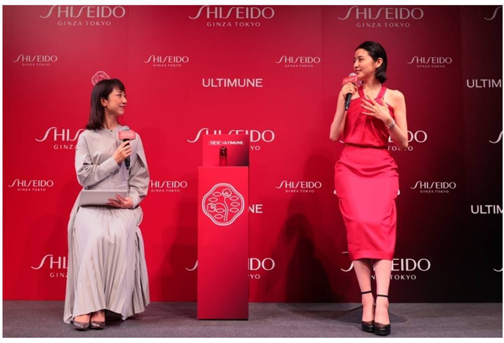 長澤まさみ、真っ赤なドレス姿「肌が輝いて見える気がしてとても気に入っています」