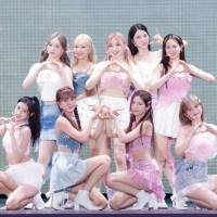 NiziU、初のスタジアムライブ2days開催　ファンからのサプライズにメンバー感涙