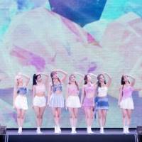 NiziU、初のスタジアムライブ2days開催　ファンからのサプライズにメンバー感涙