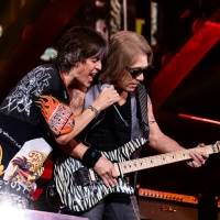 B’z「LIVE-GYM Pleasure 2023 -STARS-」ファイナル公演をWOWOWで全曲ノーカットで放送＆配信