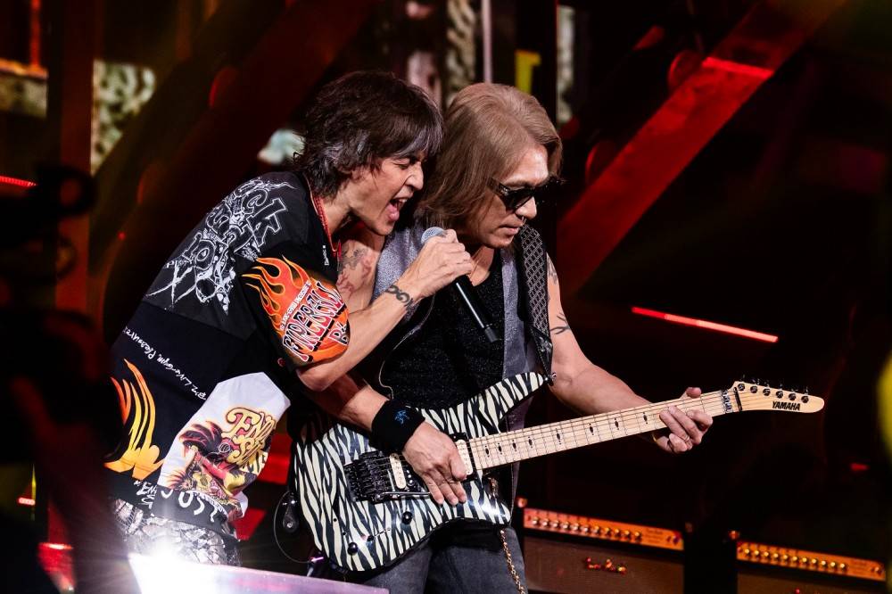 B’z「LIVE-GYM Pleasure 2023 -STARS-」ファイナル公演をWOWOWで全曲ノーカットで放送＆配信