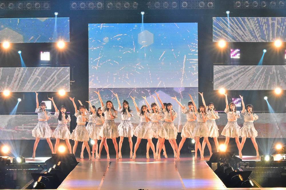 乃木坂46、キュートさ全開　美脚際立つ衣装で圧巻ステージ