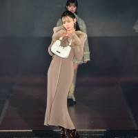 ノイミー鈴木瞳美、雰囲気がらり