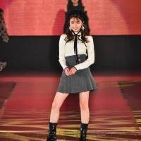 香音、美脚見せ