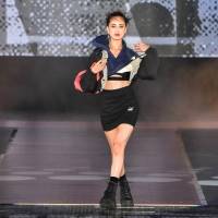 藤井夏恋、美ウエスト＆美脚を大胆に