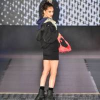 藤井夏恋、美ウエスト＆美脚を大胆に