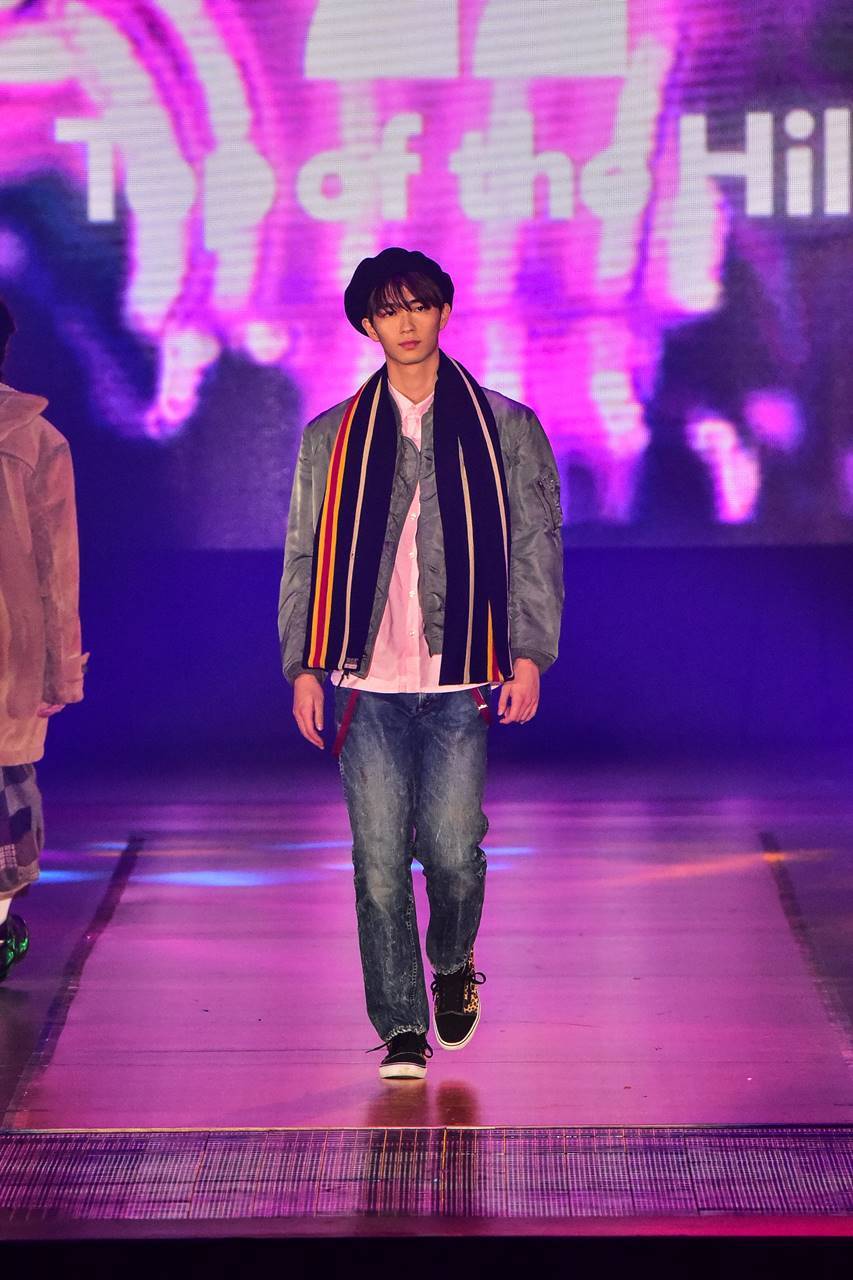 沢村一樹の次男・野村康太、ミリタリージャケットをオシャレに着こなし
