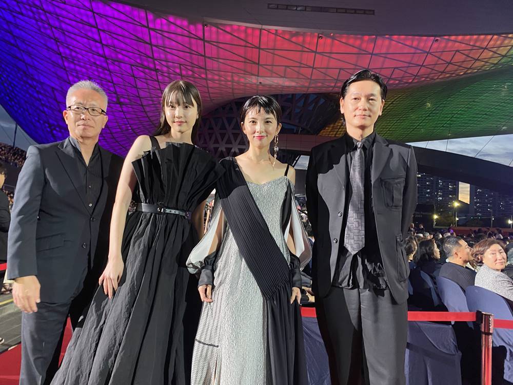 井浦新×田中麗奈×向里祐香「釜山国際映画祭」レッドカーペット、“アジア賞”受賞も