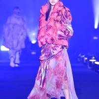 めるる、圧巻の美スタイル