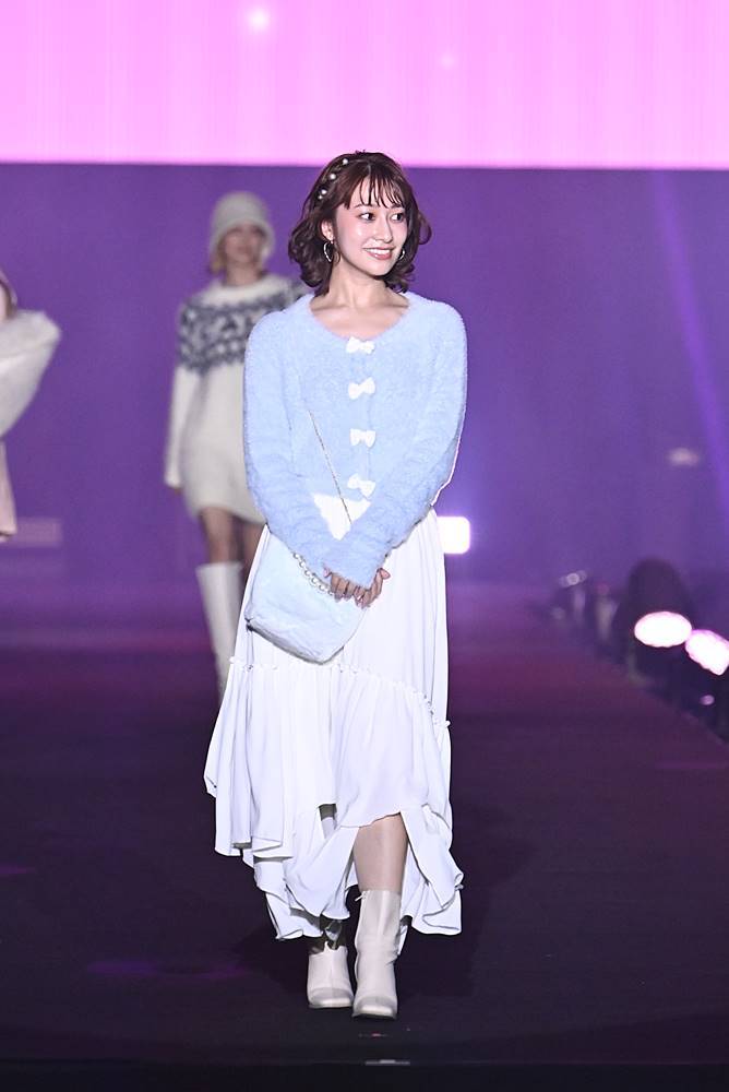 桜井玲香、６年半ぶりTGCランウェイ　爽やかニット＆スカートのコーデ