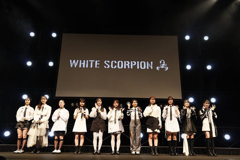秋元康が総合プロデュース、アイドルグループ「WHITE SCORPION」が誕生