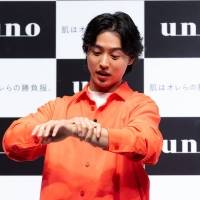 山﨑賢人「潤ってるなっという気持ちで」新CMでうるおい肌披露