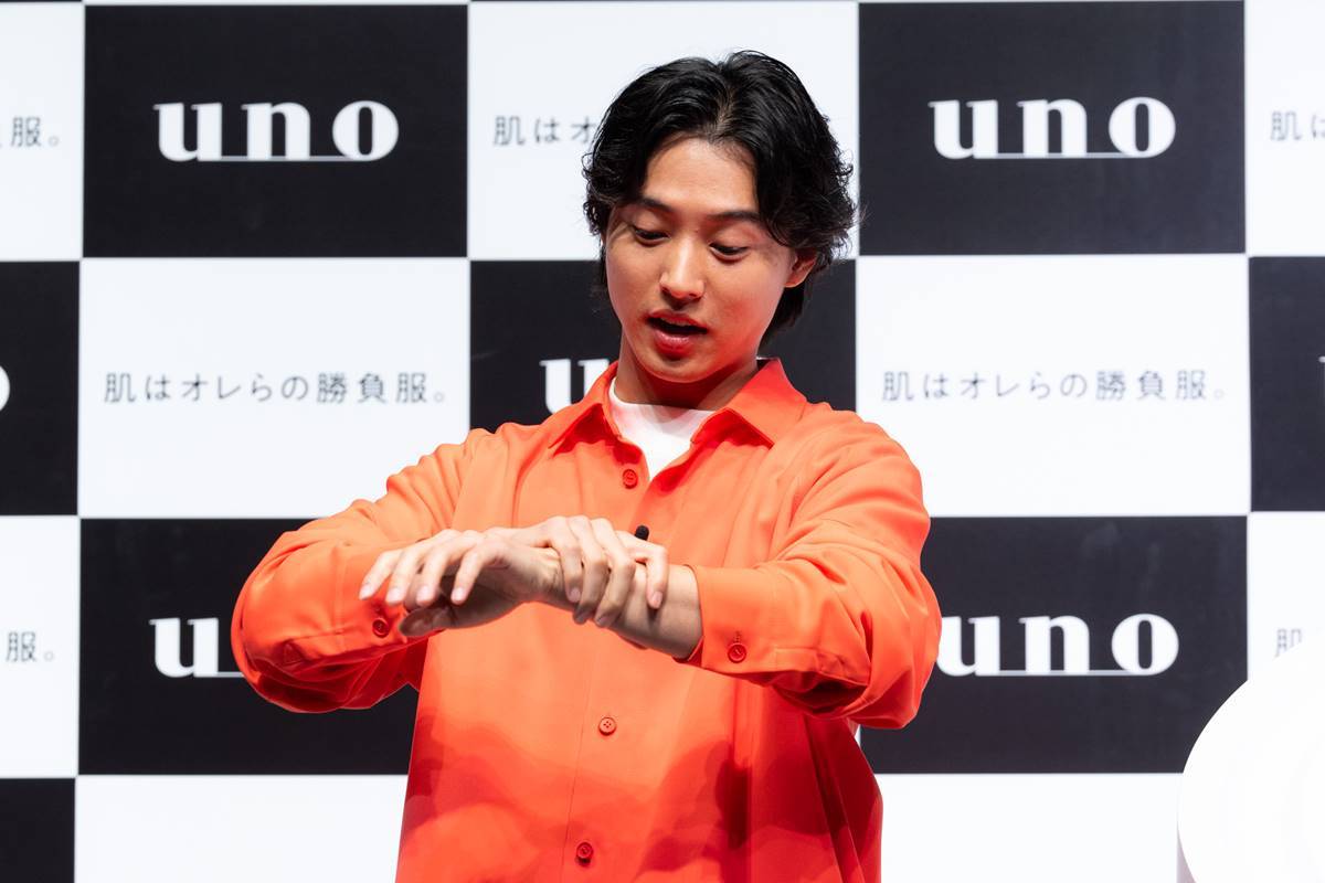 山﨑賢人「潤ってるなっという気持ちで」新CMでうるおい肌披露