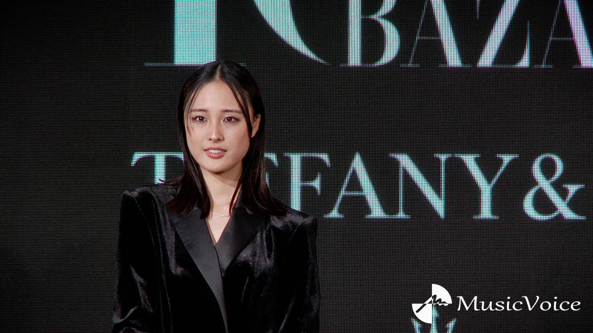 大友花恋、しっとり大人の装い　シックなドレス姿でブラックカーペット