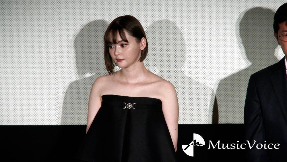 玉城ティナ、美デコルテ光るドレス姿　レアな耳かけも　『Amazon Prime Video テイクワン賞』で審査委員