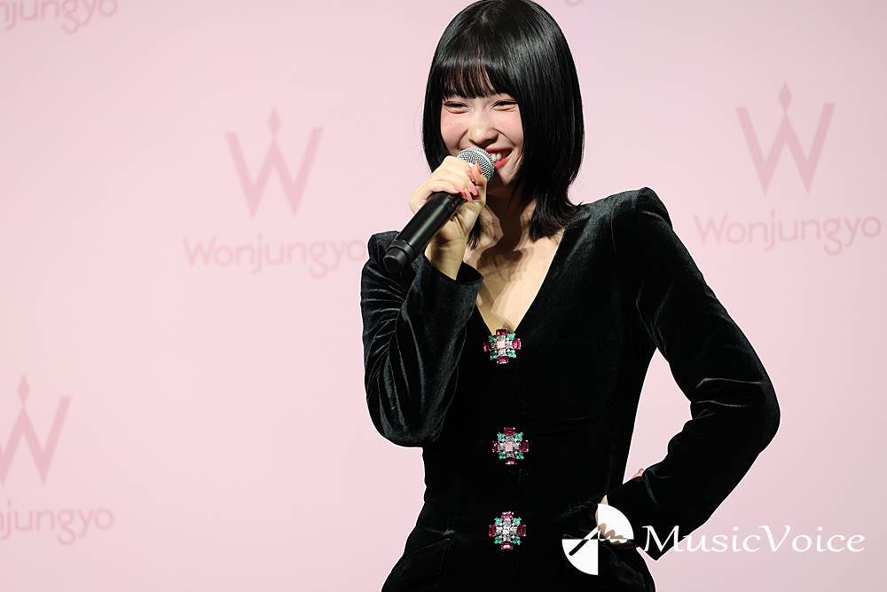 TWICE MOMO、かわいさ全開　質問に「んんんん」なかなか答えが出ず吹き出す場面も