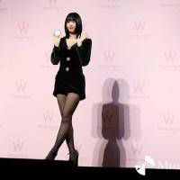 TWICE MOMO、美しさ際立つワンピ姿