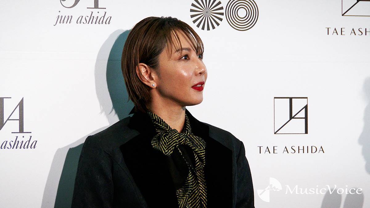 柚希礼音、いつかランウェイに　スタイルの良さ引き立つパンツスタイル「遊び心がある」