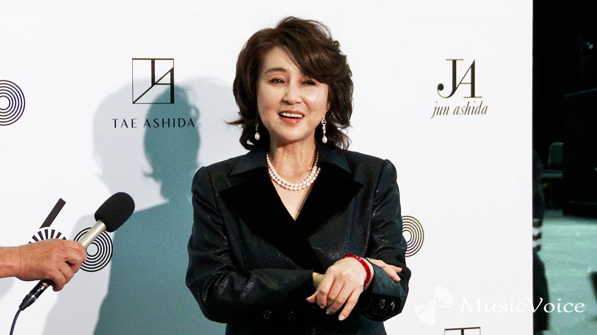 秋吉久美子、報道陣の「美しいですね」に照れて喜ぶ「本当？うそだ～」