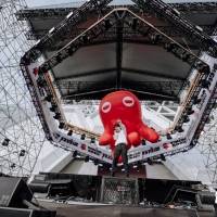 神サイ、初の海外公演は全中国語MCでパフォーマンス