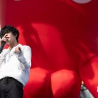 神サイ、初の海外公演は全中国語MCでパフォーマンス