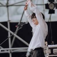 神サイ、初の海外公演は全中国語MCでパフォーマンス