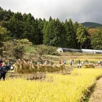 橘ケンチ「収穫祭」にサプライズで登場「里山の重要性を再確認」