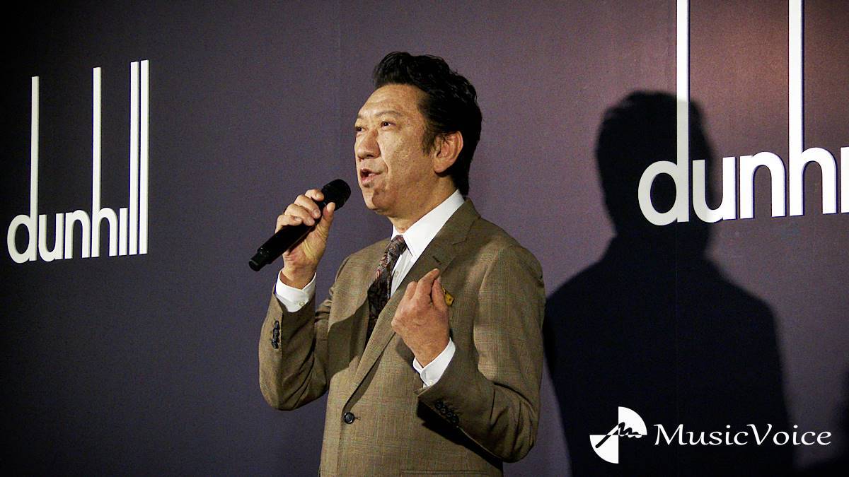 布袋寅泰、ライブ前のルーティンはダンヒルの香水「かぐとスイッチできる」