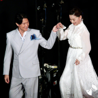 福山雅治、紳士的！檀れいをエスコート