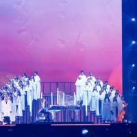 YOSHIKI、東京ドームでTXTらと共演　「ENDLESS RAIN」をパフォーマンス　