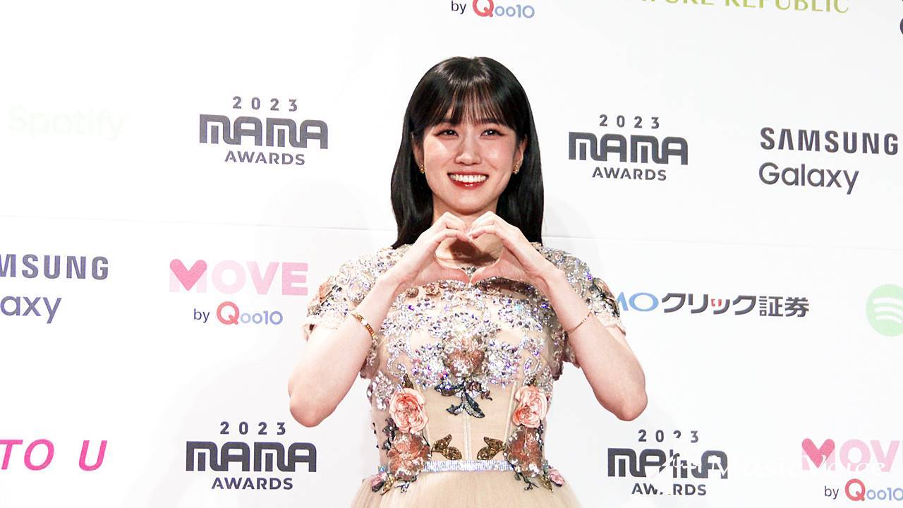 パク・ウンビン、透明感溢れるドレス姿で爽やか笑顔　『無人島のディーバ』は「後悔ない」
