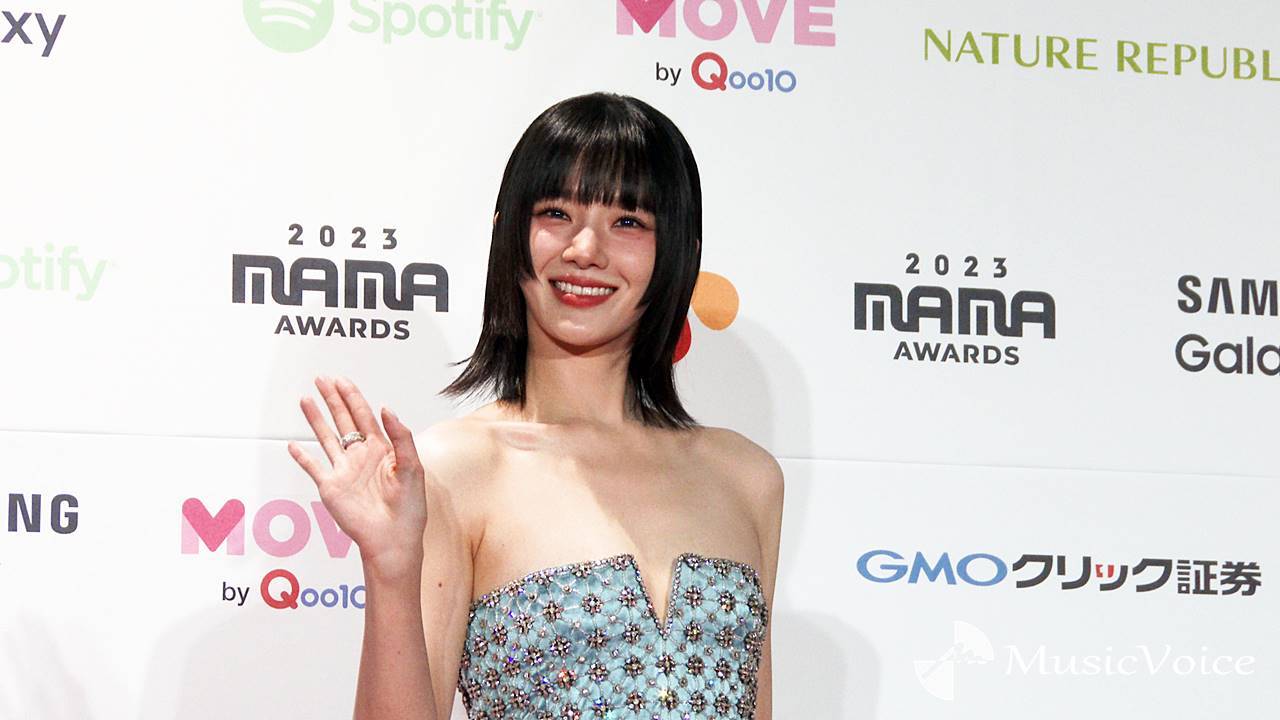 ドラマ「セレブリティ」主演のパク・ギュヨン、大胆胸元さわやかなドレス姿で登場