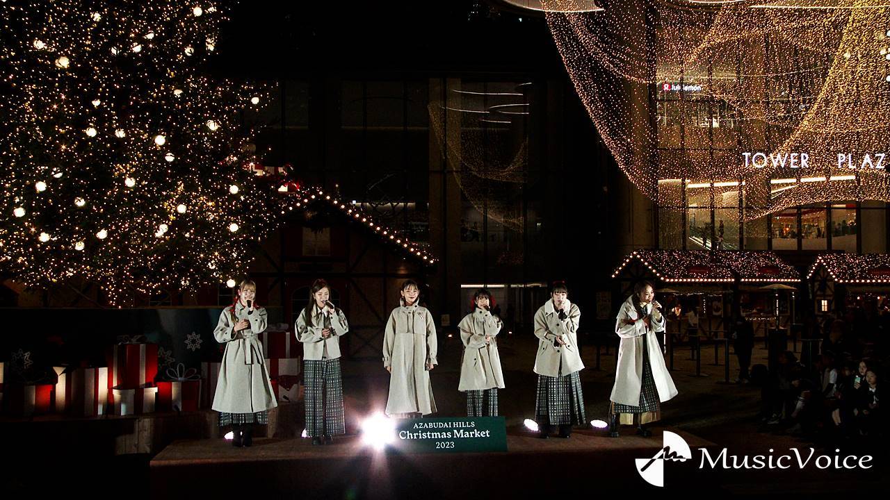 Little Glee Monster、麻布台ヒルズ開業後初のクリスマス点灯式　圧巻の歌声響かせる