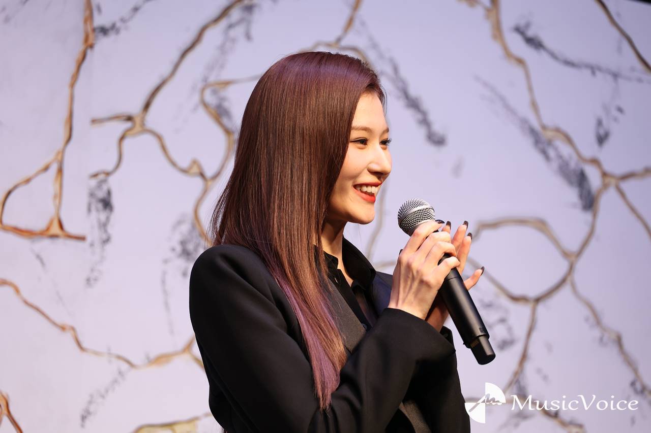 TWICE SANA、女性ファンの“告白”に笑顔