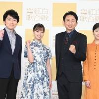 有吉弘行×橋本環奈×浜辺美波、司会陣息ぴったり