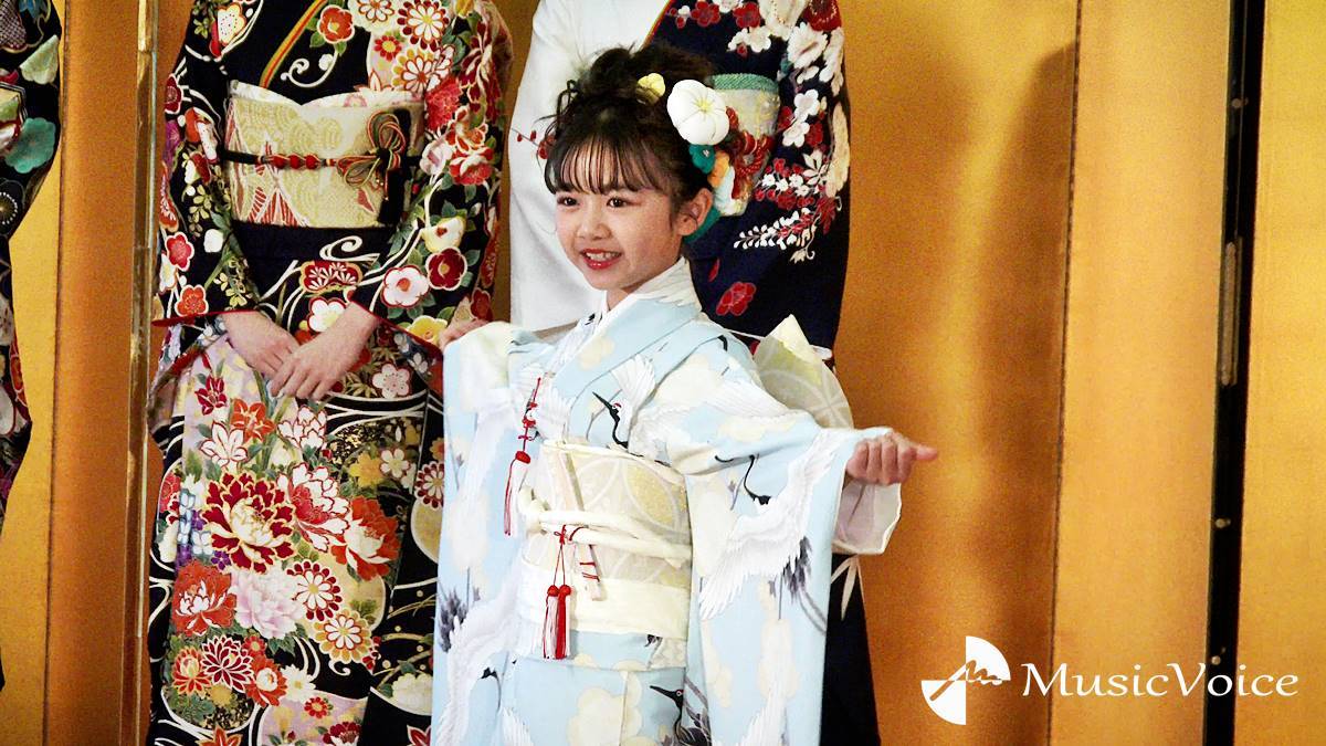 「舞いあがれ!」舞の幼少役・浅田芭路10歳、空をイメージした着物姿で抱負