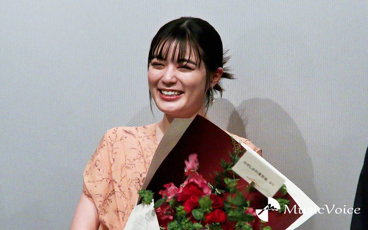 吉田美月喜「一歩を踏み出せた思い」主演作封切り、満員の観客に笑顔