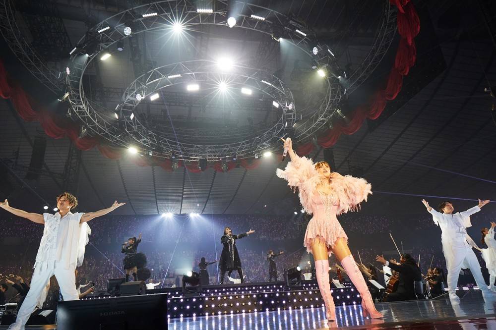 浜崎あゆみ、カウントダウン・ライブを開催「no more words」など計23曲を披露に反響「期待以上の神セトリ！」