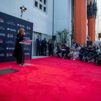 YOSHIKI、米チャイニーズ・シアター手形・足形完成披露セレモニー