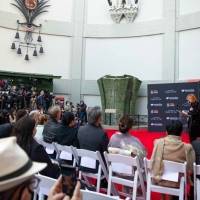 YOSHIKI、米チャイニーズ・シアター手形・足形完成披露セレモニー
